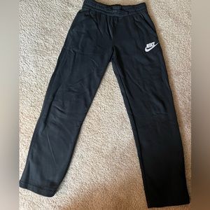 Boys Nike Sweatpants - Size L